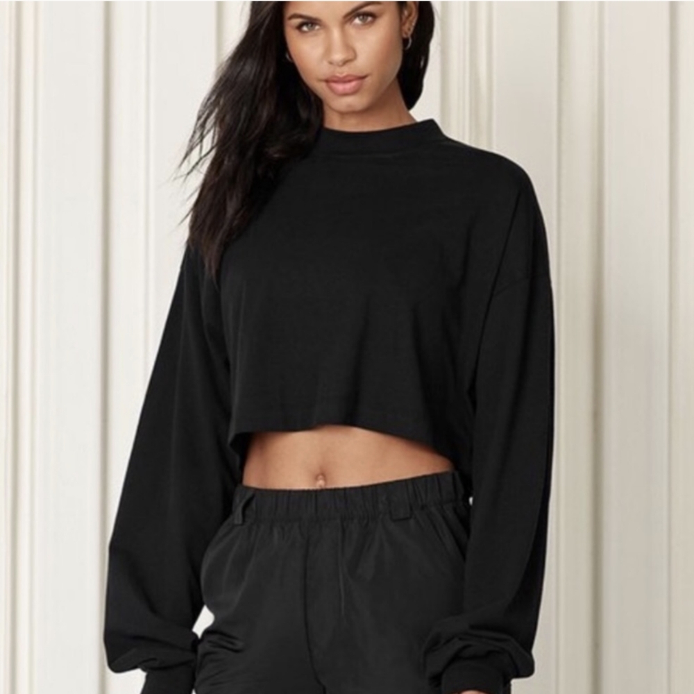ALO Yoga “it girl” long sleeve crop top